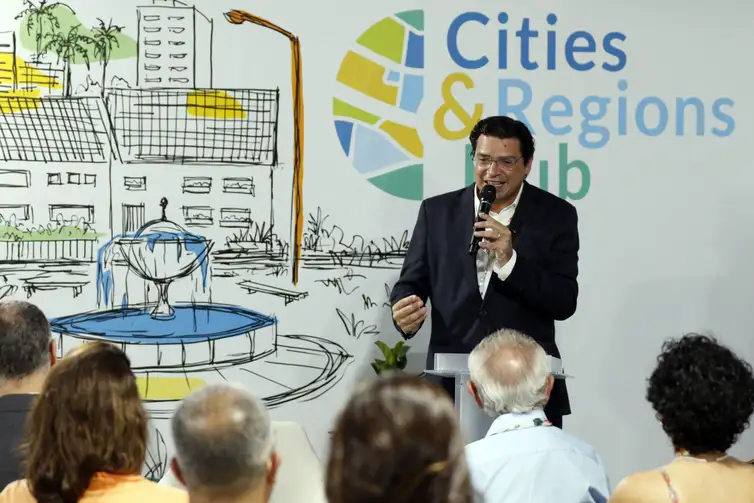 Belém (PA), 13/11/2025 - Secretário Nacional de Meio Ambiente Urbano e Qualidade Ambiental, Adalberto Maluf, fala durante lançamento do Plano Nacional de Arborização Urbana (PlaNAU), durante o painel “Arborização Urbana pelo Clima: promovendo Cidades Verdes e Resilientes”, na Zona Azul da COP30. Foto: Bruno Peres/Agência Brasil