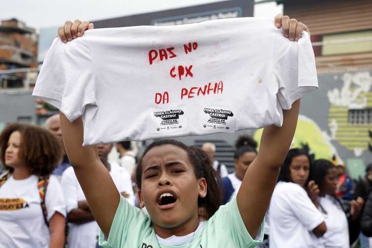 Rio de Janeiro (RJ), 31/10/2025 - Moradores, familiares e representantes da sociedade civil se reúnem na comunidade da Vila Cruzeiro para manifestação de repúdio à Operação Contenção que deixou 121 mortos. Foto: Tânia Rêgo/Agência Brasil