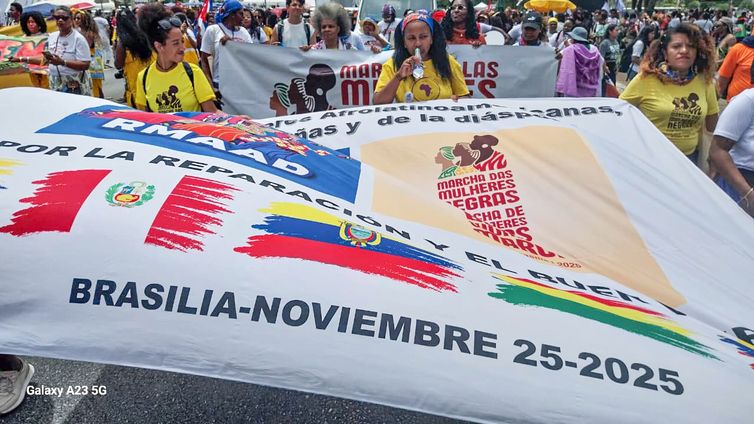 Brasília (DF), 25/11/2025 – Afro-latinas participam da marcha da mulheres negra na esplanada dos ministérios.
Foto: Daniella Almeida/Agência Brasil