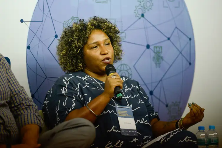 Rio de Janeiro (RJ), 23/05/2024 – A empreendedora social e co-fundadora OLABI, Silvana Bahia durante o Encontro Internacional de Educação Midiática, no centro da capital fluminense. Foto: Tomaz Silva/Agência Brasil