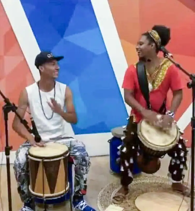 HANS VON MANTEUFFEL/Divulgação Brasília (DF), 24/12/2025 - Bob (d) e Lucas (e) - Artistas periféricos de auto de Natal têm lutas em suas comunidades.
Foto: Lucas/Arquivo pessoal