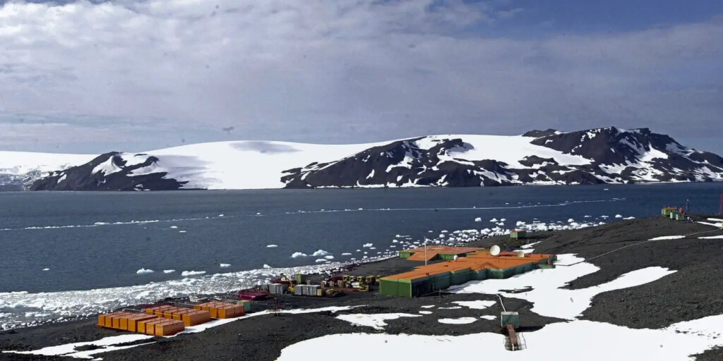 estacao_antartica_comandante_ferraz_0805200288.jpg