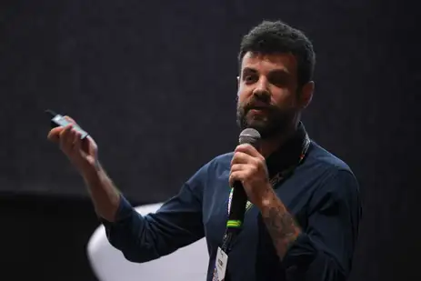 Fortaleza (CE), 05/12/2025 – O diretor de pesquisas do Instituto Nexus, André Jácomo durante divulgação de pesquisa sobre hábitos culturais, no Mercado das Indústrias Criativas do Brasil (MICBR+Ibero-América), no Centro Dragão do Mar de Arte e Cultura, em Fortaleza (CE). Foto: Tomaz Silva/Agência Brasil