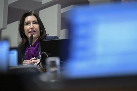 Brasília (DF), 19/08/2025 - Comissão de Assuntos Econômicos
Comissão de Assuntos Econômicos (CAE) promove audiência pública interativa, com a ministra do Planejamento e Orçamento, para que sejam prestadas informações sobre a avaliação da Pasta quanto à eficiência dos subsídios tributários, financeiros e creditícios concedidos pela União; e o cumprimento do disposto no Art. 4º da Emenda Constitucional nº 109, de 2021, que determina ao Governo a apresentação de plano de redução gradual de incentivos e benefícios federais de natureza tributária, até o nível de 2% do PIB.

Mesa:
ministra de Estado do Planejamento e Orçamento, Simone Tebet.
Foto: Andressa Anholete/Agência Senado