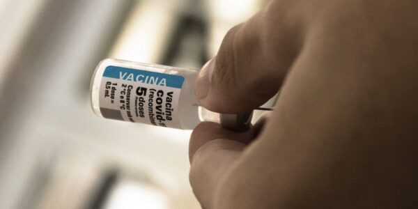 vacina_covid-19_fiocruz.05062101541.jpg