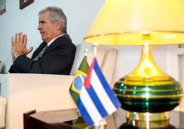 Rafa Neddermeyer/Agência Brasil 12.02.2026 - Brasília - Entrevista exclusiva com o Embaixador de Cuba no Brasil, Adolfo Curbelo Castellanos, na Embaixada de Cuba em Brasília. Foto: Rafa Neddermeyer/Agência Brasil