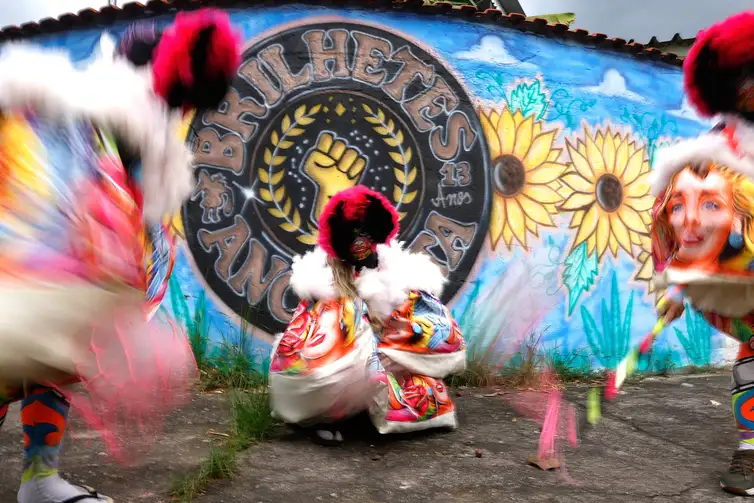 Rio de Janeiro (RJ), 06/02/2026 - Turma de bate-bola feminino, Brilhetes de Anchieta, se prepara para o carnaval 2026, em Anchieta, zona norte da cidade.  Foto: Tânia Rêgo/Agência Brasil