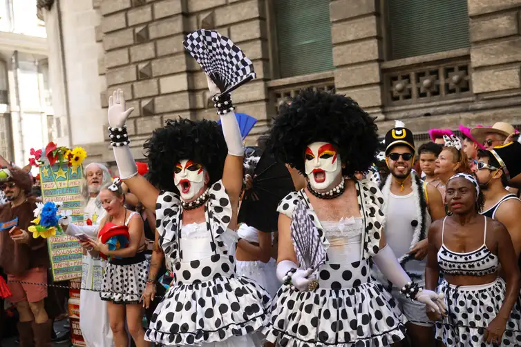 Tomaz Silva/Agência Brasil Rio de Janeiro (RJ), 14/02/2026 – O bloco Cordão da Bola Preta desfila no sábado de carnaval no centro do Rio de Janeiro. Foto: Tomaz Silva/Agência Brasil