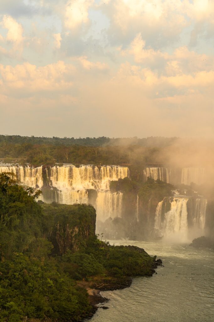 Foz do Iguaçu ganha uma nova Faculdade - H2FOZ